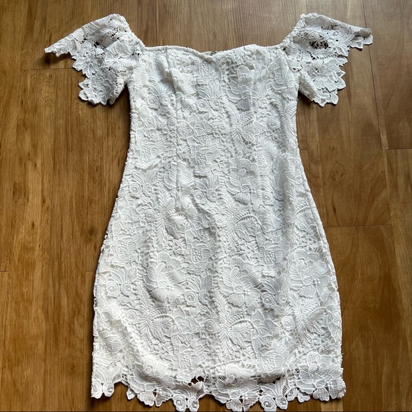 NWT GUESS off-shoulder dress - size 2 - Picture 5 of 16